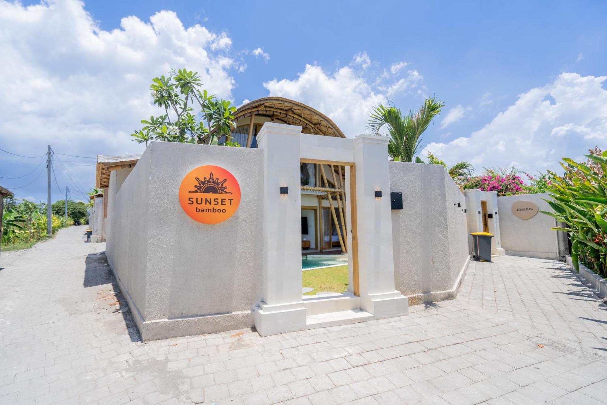 Villa Sunset Bamboo - 3Br Villa In Kerobokan Екстериор снимка