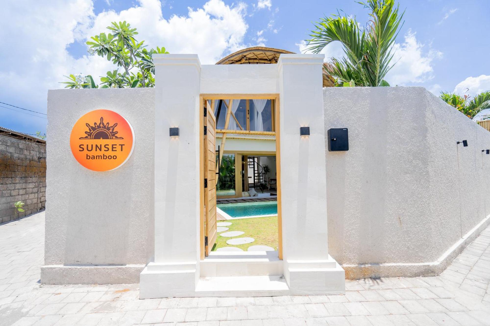 Villa Sunset Bamboo - 3Br Villa In Kerobokan Екстериор снимка