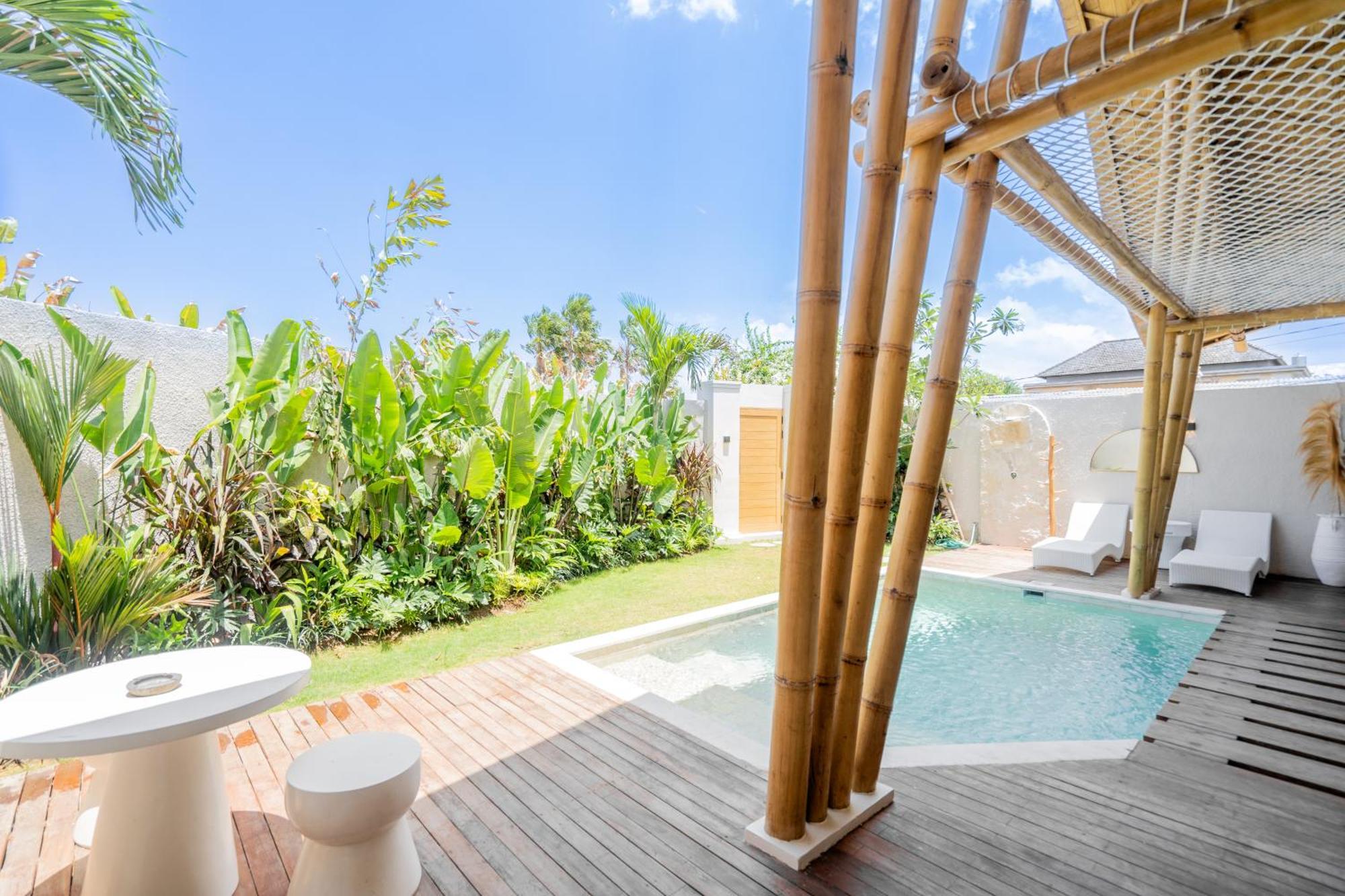 Villa Sunset Bamboo - 3Br Villa In Kerobokan Екстериор снимка